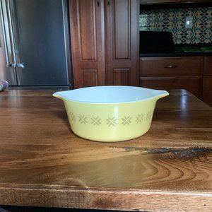 Vintage Pyrex Town and Country Pattern #472 - 1 1/2 Pt. Casserole Dish